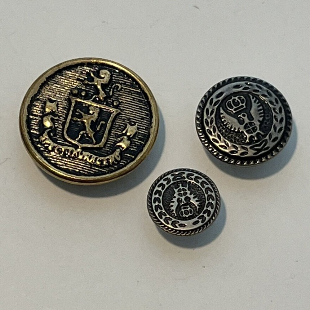 3 Vintage Military Navy Buttons Lion Crest Spectemur Agendo